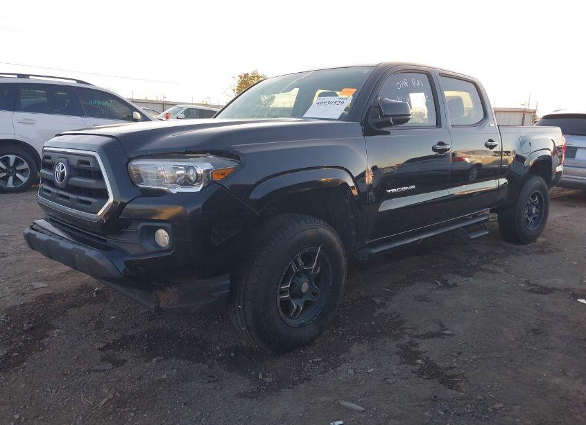 Photo 2 of 2016 Toyota Tacoma SR5 V6 (VIN 5TFDZ5BN1GX005416)