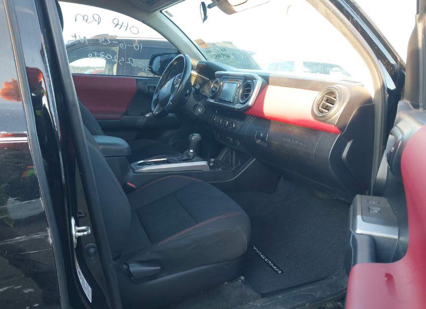 Photo 5 of 2016 Toyota Tacoma SR5 V6 (VIN 5TFDZ5BN1GX005416)