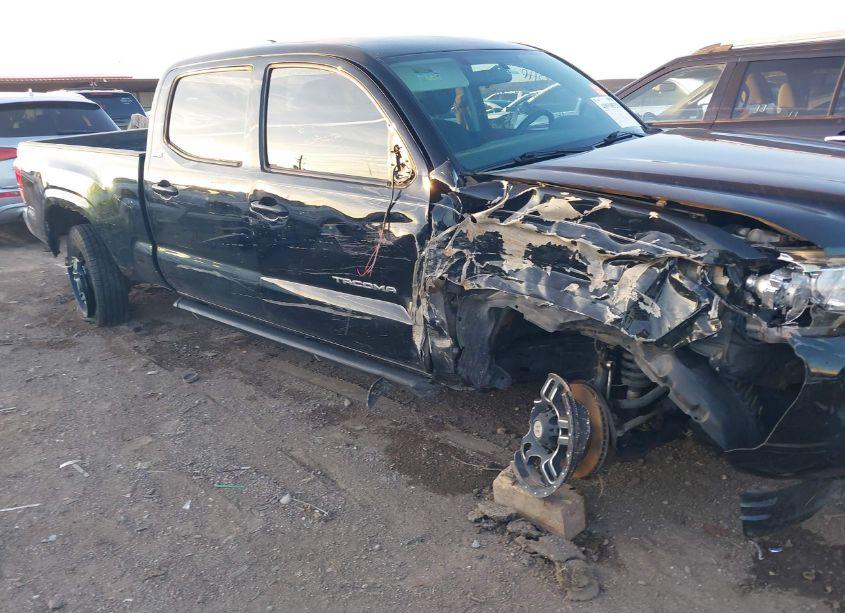 Photo 6 of 2016 Toyota Tacoma SR5 V6 (VIN 5TFDZ5BN1GX005416)