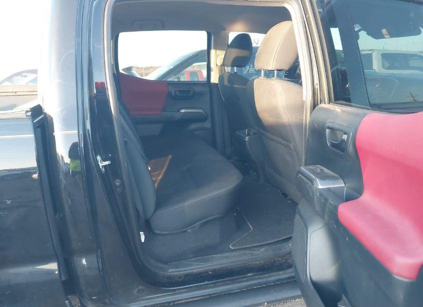 Photo 8 of 2016 Toyota Tacoma SR5 V6 (VIN 5TFDZ5BN1GX005416)