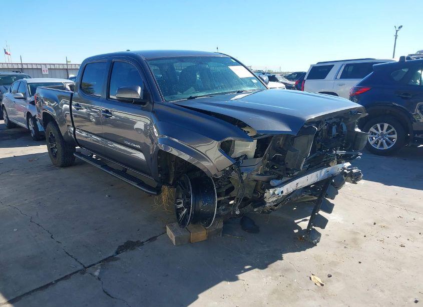2016 Toyota Tacoma SR5 V6 (VIN 5TFDZ5BN1GX006887) main photo