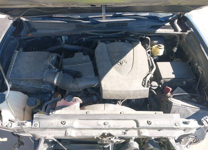 Photo 10 of 2016 Toyota Tacoma SR5 V6 (VIN 5TFDZ5BN1GX006887)