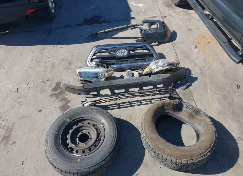 Photo 12 of 2016 Toyota Tacoma SR5 V6 (VIN 5TFDZ5BN1GX006887)