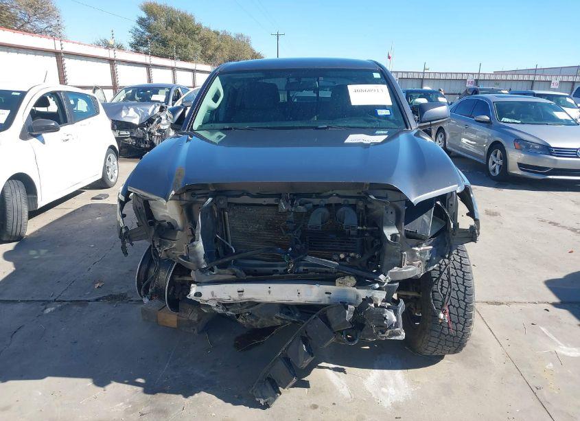Photo 13 of 2016 Toyota Tacoma SR5 V6 (VIN 5TFDZ5BN1GX006887)