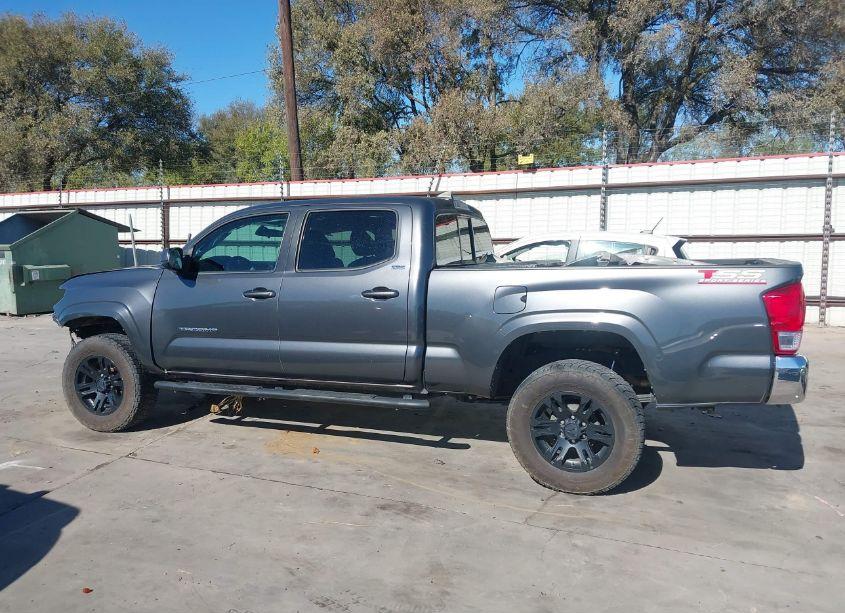 Photo 15 of 2016 Toyota Tacoma SR5 V6 (VIN 5TFDZ5BN1GX006887)