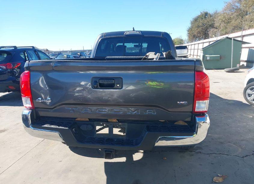 Photo 17 of 2016 Toyota Tacoma SR5 V6 (VIN 5TFDZ5BN1GX006887)