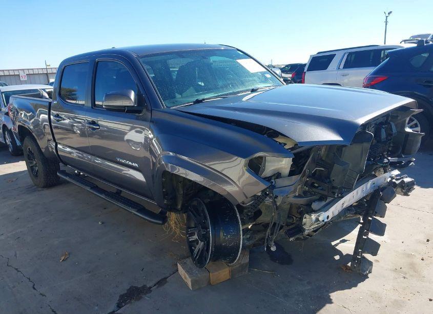 Photo 18 of 2016 Toyota Tacoma SR5 V6 (VIN 5TFDZ5BN1GX006887)