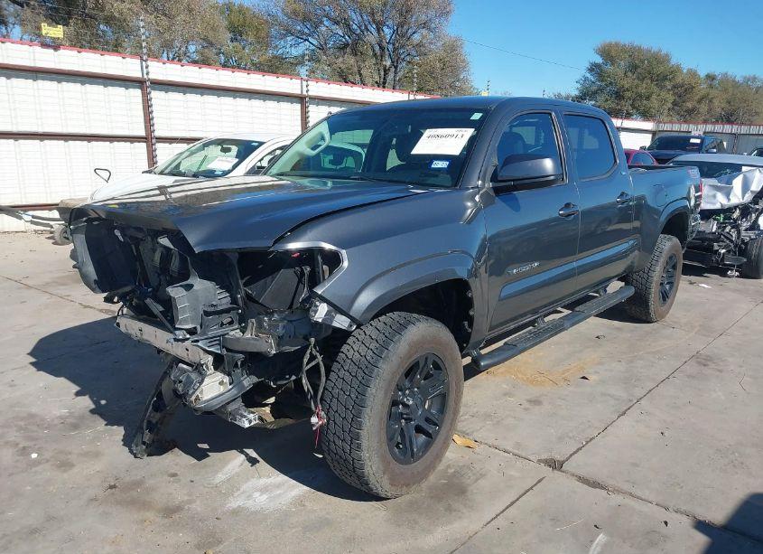 Photo 2 of 2016 Toyota Tacoma SR5 V6 (VIN 5TFDZ5BN1GX006887)