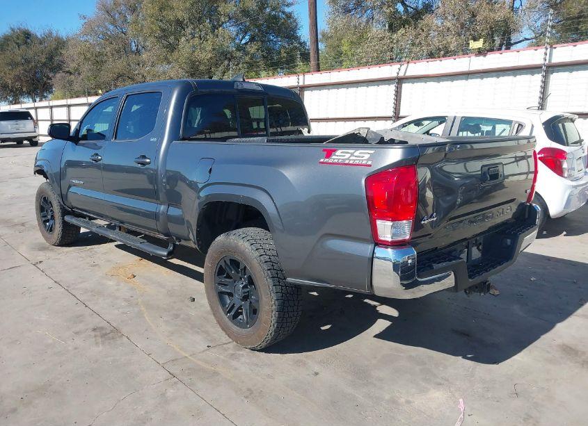 Photo 3 of 2016 Toyota Tacoma SR5 V6 (VIN 5TFDZ5BN1GX006887)