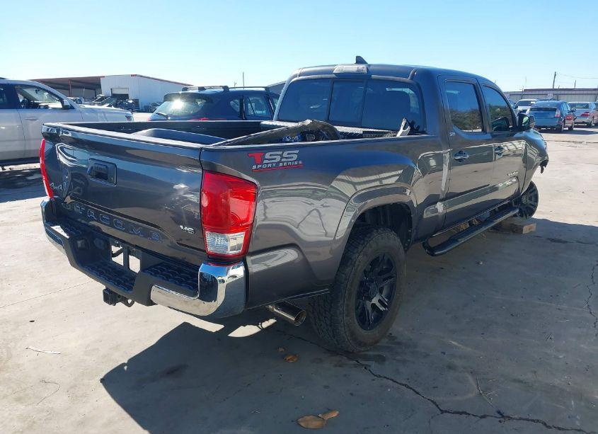 Photo 4 of 2016 Toyota Tacoma SR5 V6 (VIN 5TFDZ5BN1GX006887)