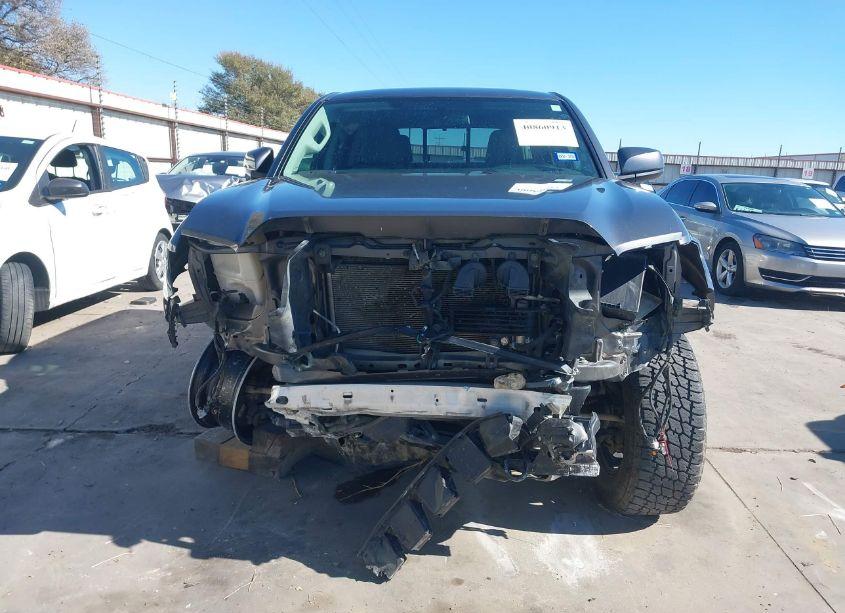 Photo 6 of 2016 Toyota Tacoma SR5 V6 (VIN 5TFDZ5BN1GX006887)