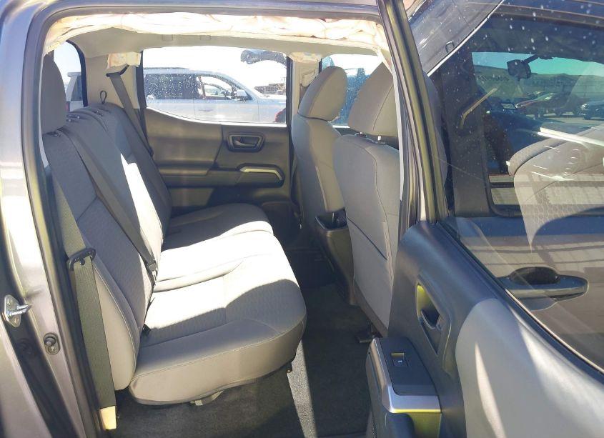 Photo 8 of 2016 Toyota Tacoma SR5 V6 (VIN 5TFDZ5BN1GX006887)