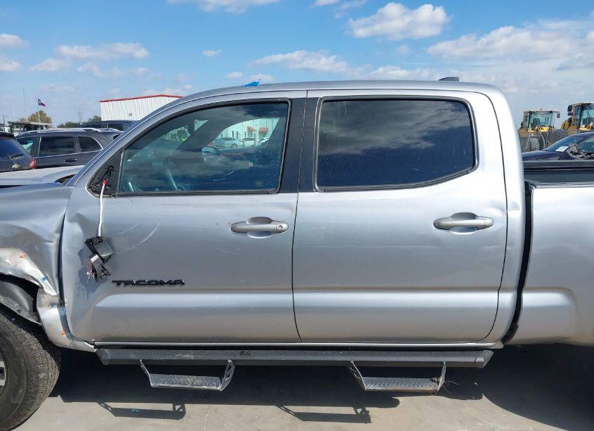 Photo 15 of 2020 Toyota Tacoma TRD OFF-ROAD (VIN 5TFDZ5BN1LX054075)