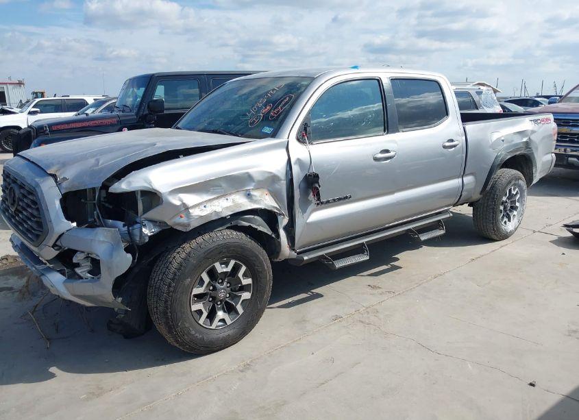 Photo 2 of 2020 Toyota Tacoma TRD OFF-ROAD (VIN 5TFDZ5BN1LX054075)