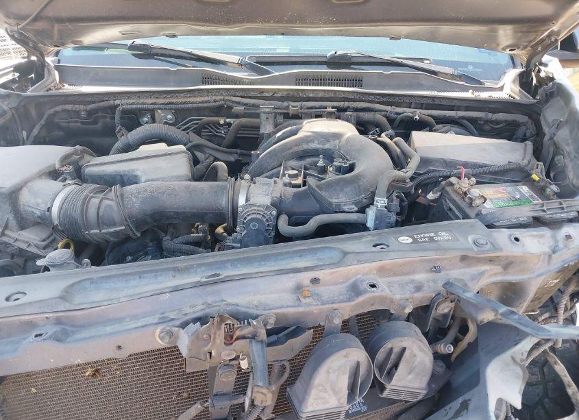 Photo 10 of 2016 Toyota Tacoma TRD SPORT (VIN 5TFDZ5BN2GX011743)
