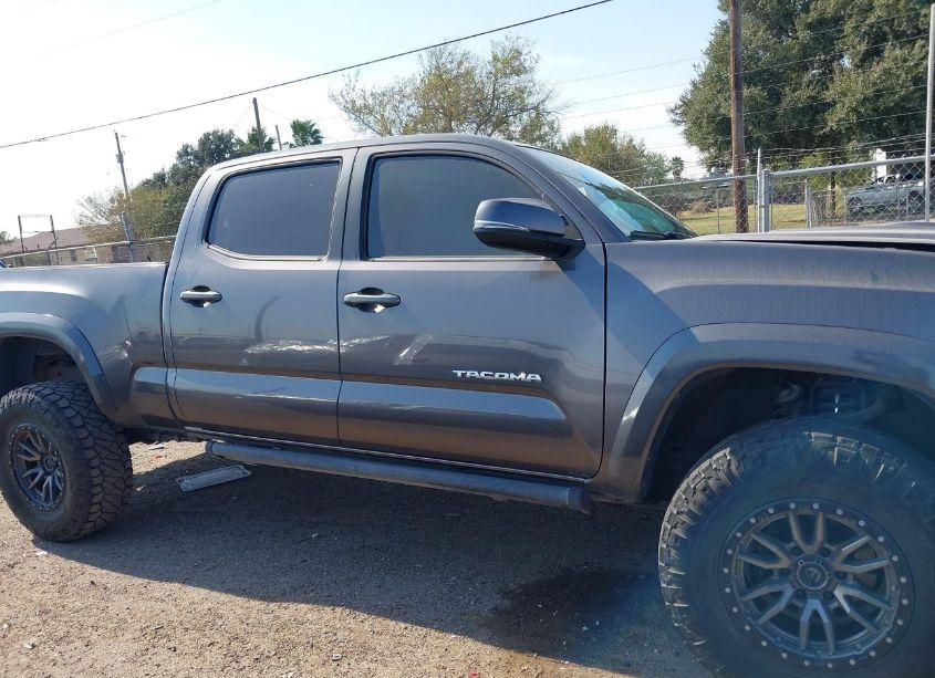 Photo 14 of 2016 Toyota Tacoma TRD SPORT (VIN 5TFDZ5BN2GX011743)