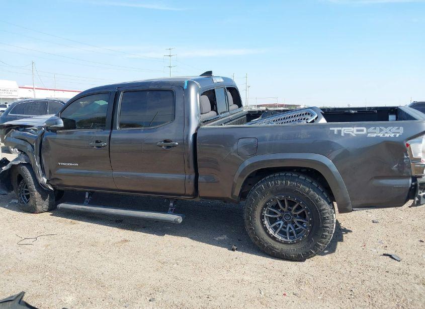 Photo 15 of 2016 Toyota Tacoma TRD SPORT (VIN 5TFDZ5BN2GX011743)