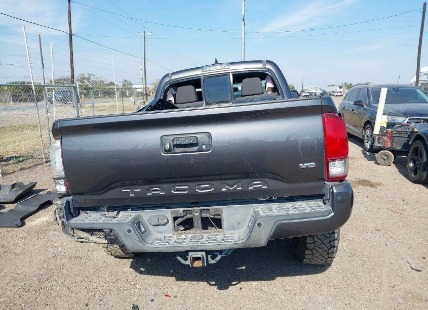 Photo 17 of 2016 Toyota Tacoma TRD SPORT (VIN 5TFDZ5BN2GX011743)