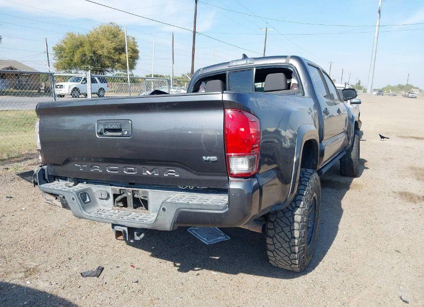 Photo 4 of 2016 Toyota Tacoma TRD SPORT (VIN 5TFDZ5BN2GX011743)