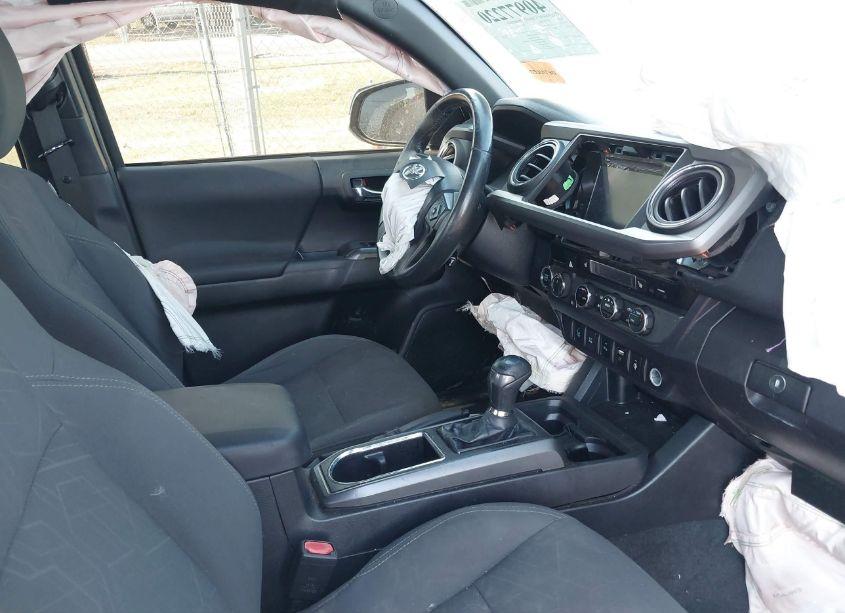 Photo 5 of 2016 Toyota Tacoma TRD SPORT (VIN 5TFDZ5BN2GX011743)