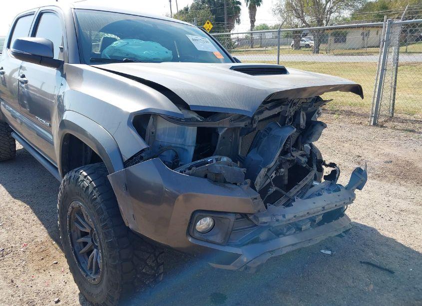 Photo 6 of 2016 Toyota Tacoma TRD SPORT (VIN 5TFDZ5BN2GX011743)