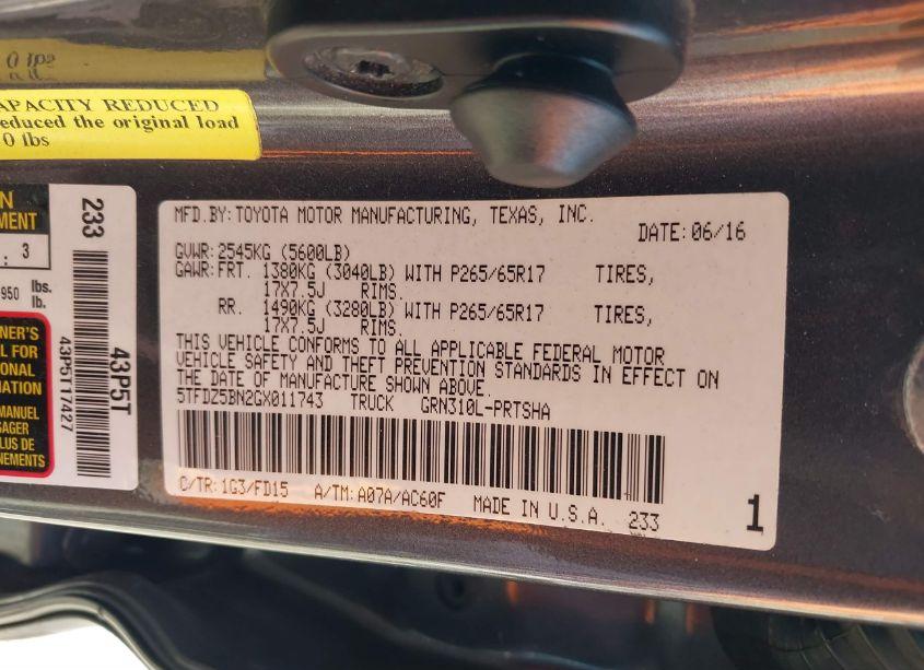 Photo 9 of 2016 Toyota Tacoma TRD SPORT (VIN 5TFDZ5BN2GX011743)