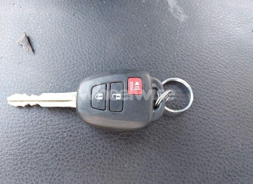 Photo 11 of 2017 Toyota Tacoma SR5 V6 (VIN 5TFDZ5BN2HX014661)