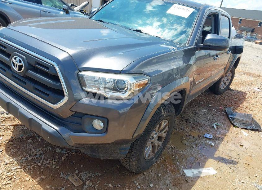 Photo 2 of 2017 Toyota Tacoma SR5 V6 (VIN 5TFDZ5BN2HX014661)