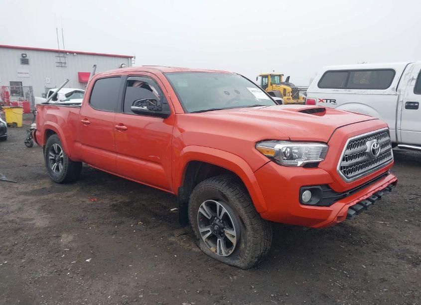 2017 Toyota Tacoma TRD OFF ROAD/TRD SPORT (VIN 5TFDZ5BN2HX018788) main photo