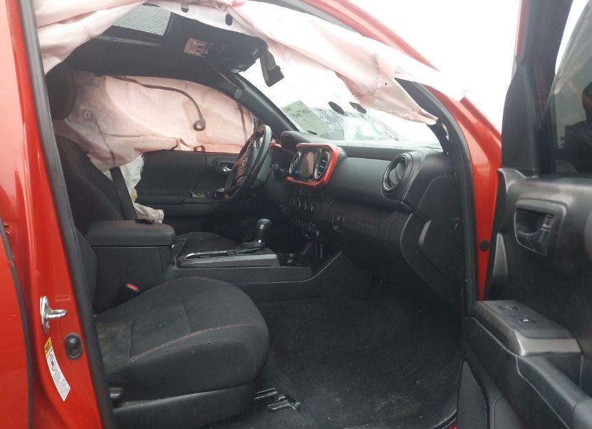 Photo 5 of 2017 Toyota Tacoma TRD OFF ROAD/TRD SPORT (VIN 5TFDZ5BN2HX018788)