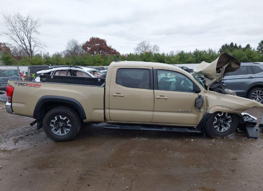 Photo 13 of 2016 Toyota Tacoma TRD OFF ROAD (VIN 5TFDZ5BN3GX002999)