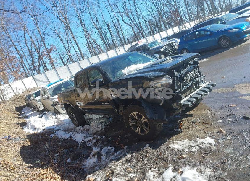 Photo 14 of 2017 Toyota Tacoma TRD SPORT (VIN 5TFDZ5BN4HX016542)