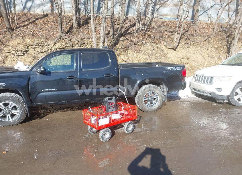 Photo 15 of 2017 Toyota Tacoma TRD SPORT (VIN 5TFDZ5BN4HX016542)