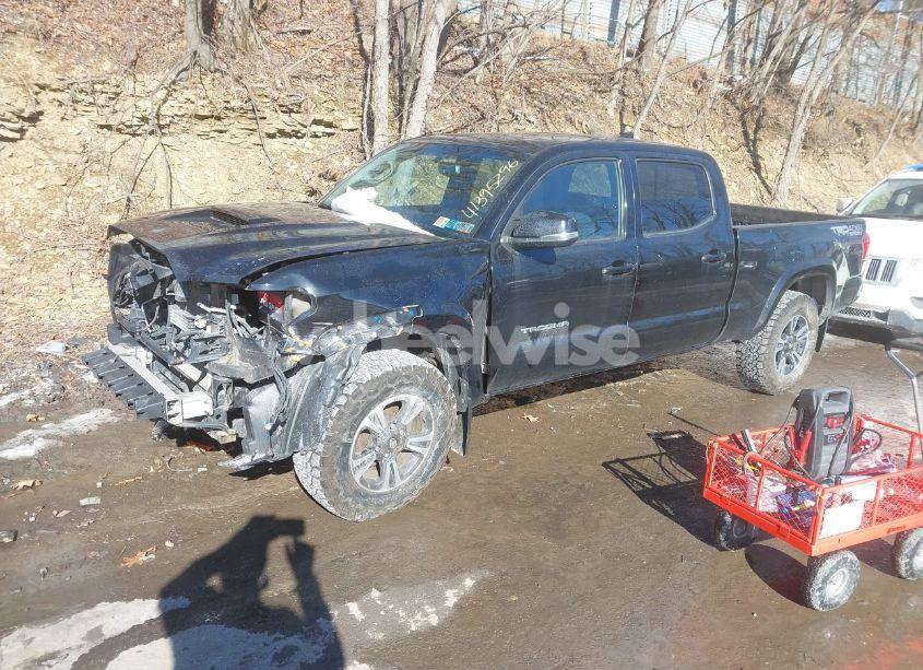 Photo 2 of 2017 Toyota Tacoma TRD SPORT (VIN 5TFDZ5BN4HX016542)