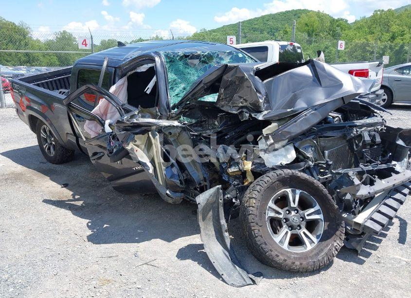 2017 Toyota Tacoma TRD SPORT (VIN 5TFDZ5BN4HX023362) main photo