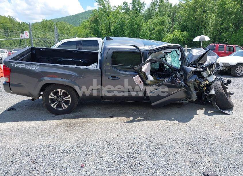 Photo 13 of 2017 Toyota Tacoma TRD SPORT (VIN 5TFDZ5BN4HX023362)