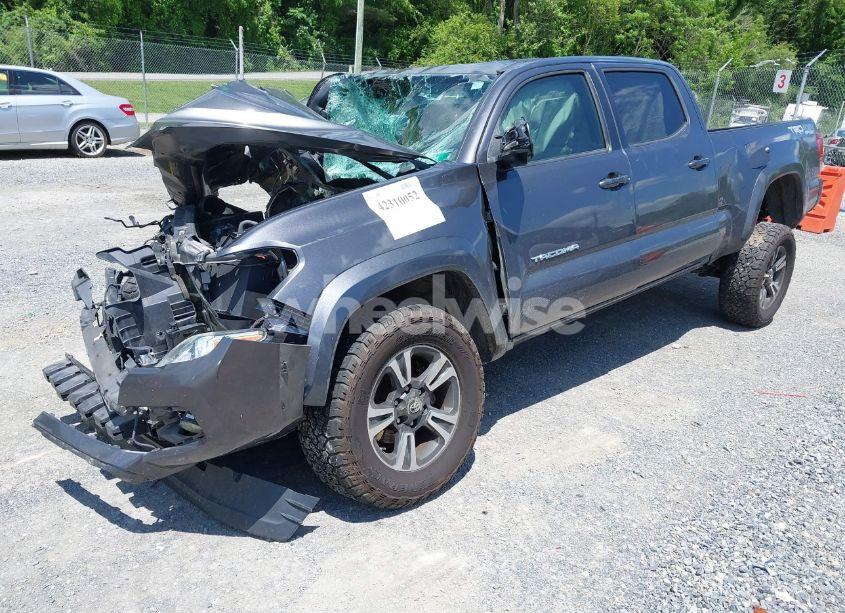 Photo 2 of 2017 Toyota Tacoma TRD SPORT (VIN 5TFDZ5BN4HX023362)