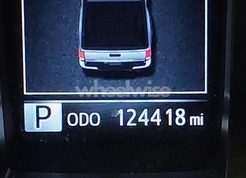 Photo 15 of 2017 Toyota Tacoma SR5 V6 (VIN 5TFDZ5BN8HX018651)