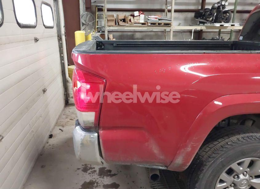 Photo 18 of 2017 Toyota Tacoma SR5 V6 (VIN 5TFDZ5BN8HX018651)