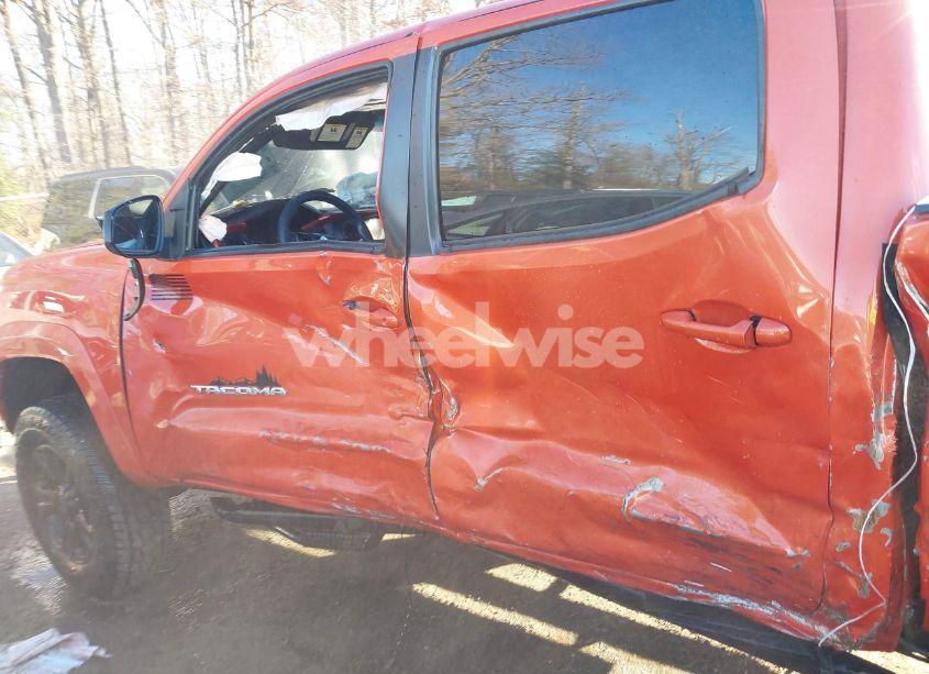 Photo 14 of 2016 Toyota Tacoma SR5 (VIN 5TFDZ5BN9GX008130)