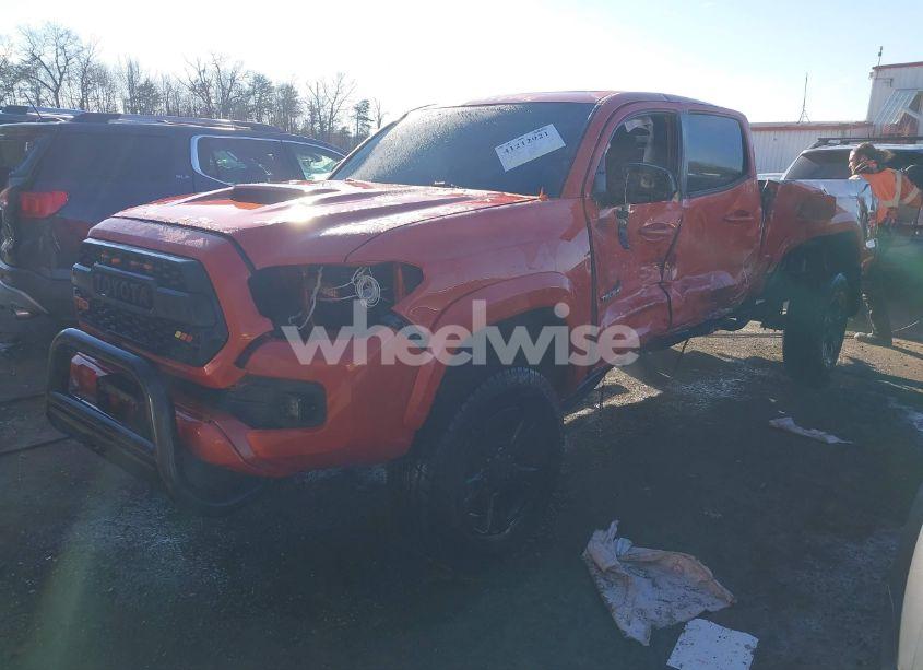 Photo 2 of 2016 Toyota Tacoma SR5 (VIN 5TFDZ5BN9GX008130)