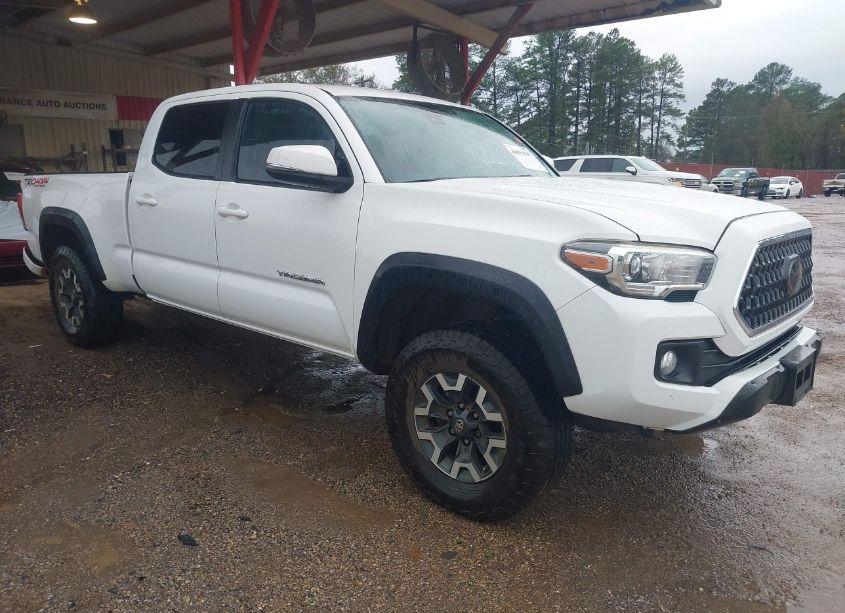 2018 Toyota Tacoma TRD OFF ROAD (VIN 5TFDZ5BN9JX030278) main photo