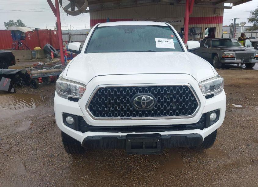 Photo 13 of 2018 Toyota Tacoma TRD OFF ROAD (VIN 5TFDZ5BN9JX030278)
