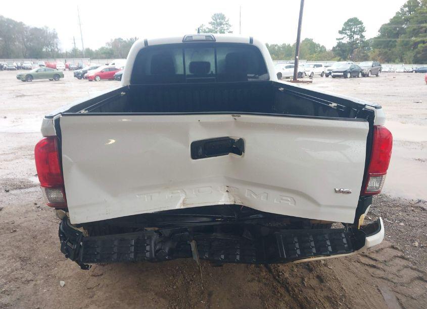 Photo 17 of 2018 Toyota Tacoma TRD OFF ROAD (VIN 5TFDZ5BN9JX030278)