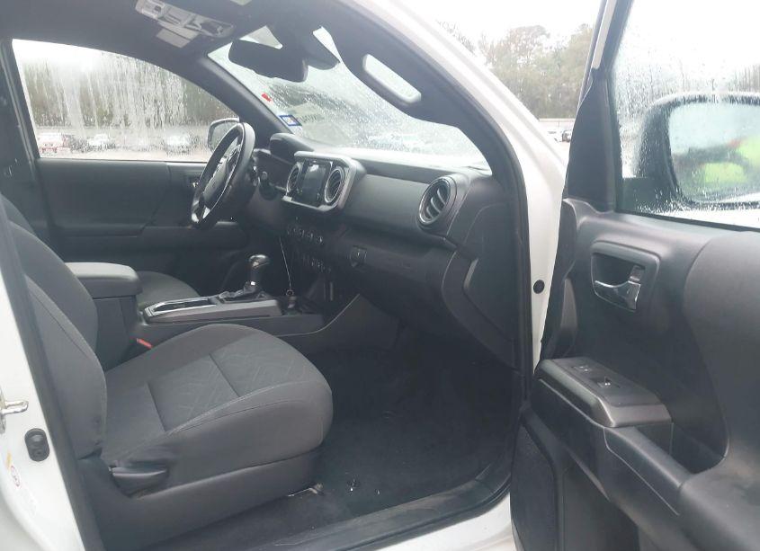 Photo 5 of 2018 Toyota Tacoma TRD OFF ROAD (VIN 5TFDZ5BN9JX030278)