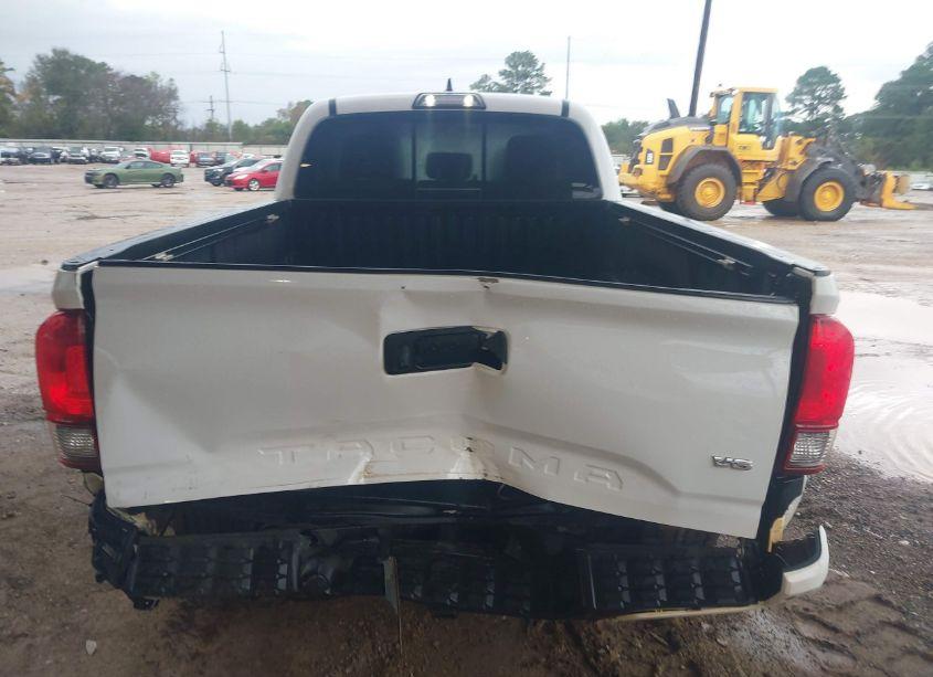 Photo 6 of 2018 Toyota Tacoma TRD OFF ROAD (VIN 5TFDZ5BN9JX030278)