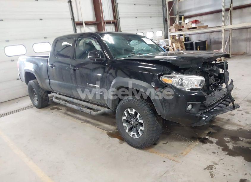 2019 Toyota Tacoma TRD OFF ROAD (VIN 5TFDZ5BN9KX043596) main photo