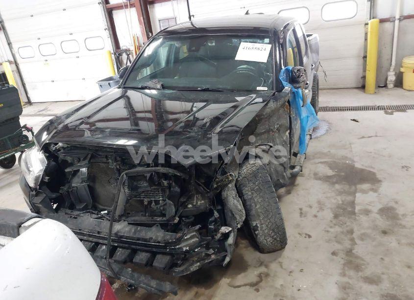 Photo 13 of 2019 Toyota Tacoma TRD OFF ROAD (VIN 5TFDZ5BN9KX043596)