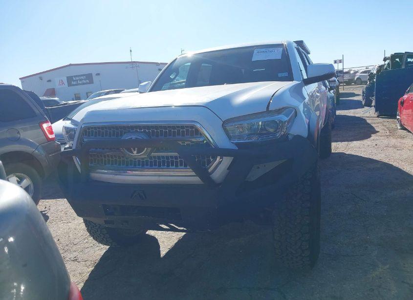 Photo 12 of 2017 Toyota Tacoma TRD OFF ROAD (VIN 5TFDZ5BNXHX019204)