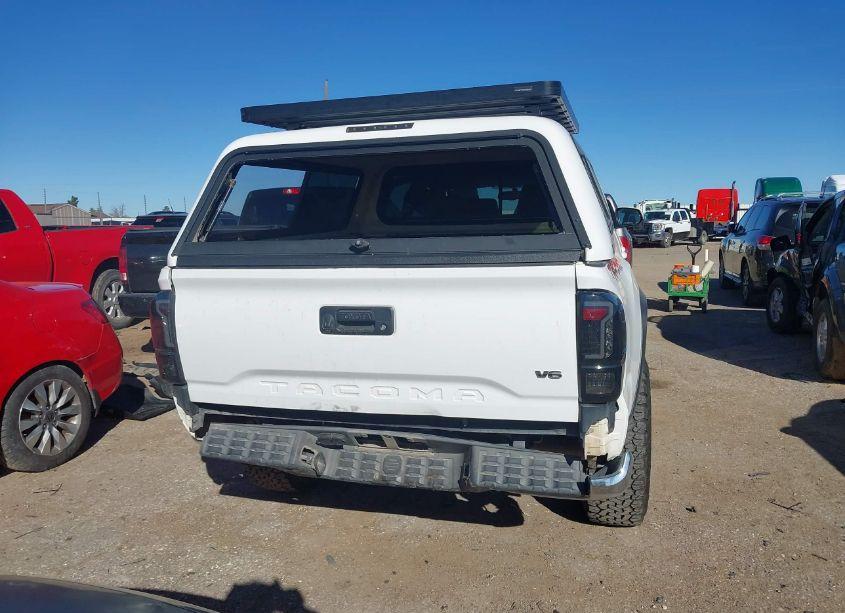 Photo 16 of 2017 Toyota Tacoma TRD OFF ROAD (VIN 5TFDZ5BNXHX019204)